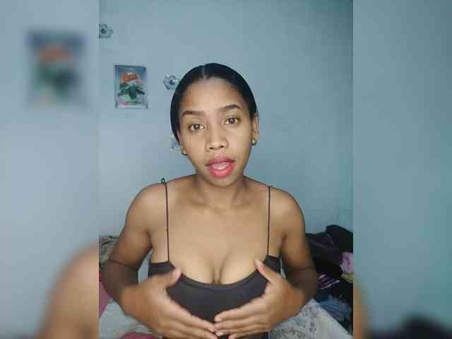 Elynah07 bongacams live cam model