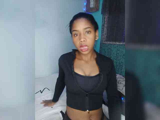 Elynah07 bongacams live cam model