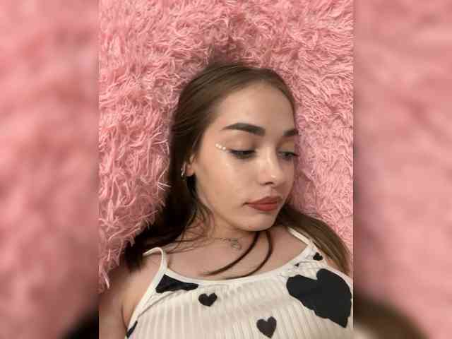 kamilik bongacams live cam model