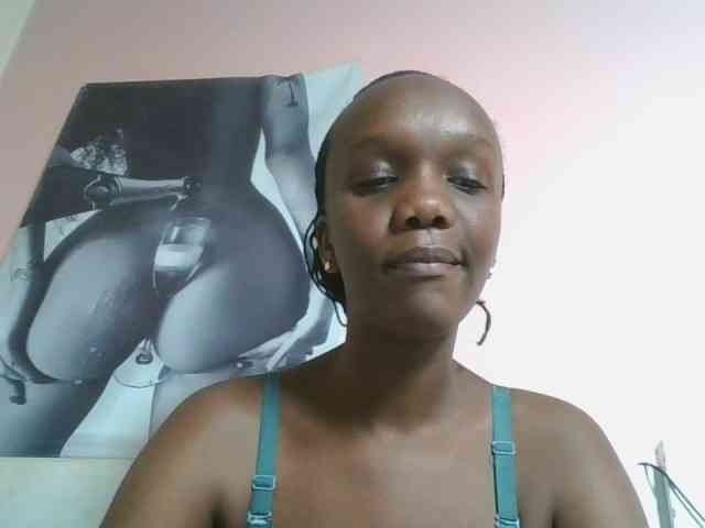 Naughtypetite1 bongacams live cam model