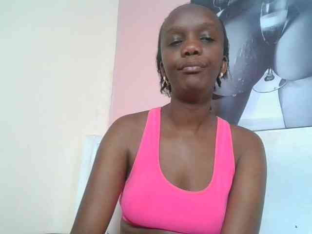 Naughtypetite1 bongacams live cam model