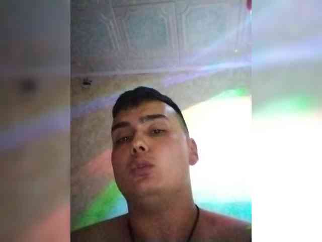 Milkyblack bongacams live cam model
