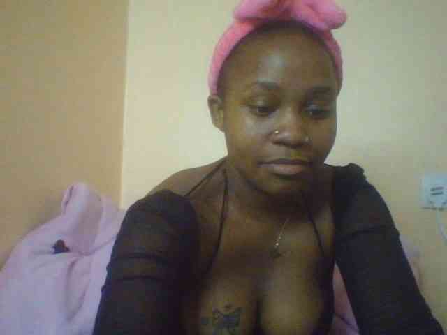 Evee bongacams live cam model
