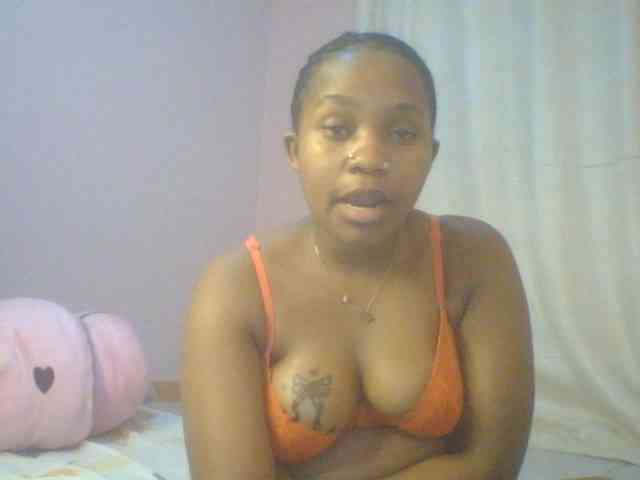 Evee bongacams live cam model