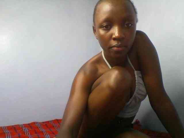 Evee bongacams live cam model