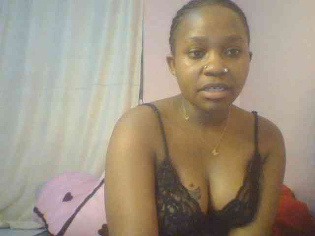 Evee bongacams live cam model