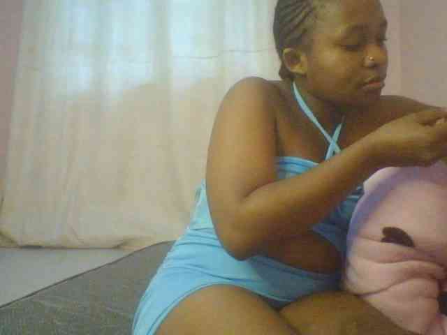 Evee bongacams live cam model