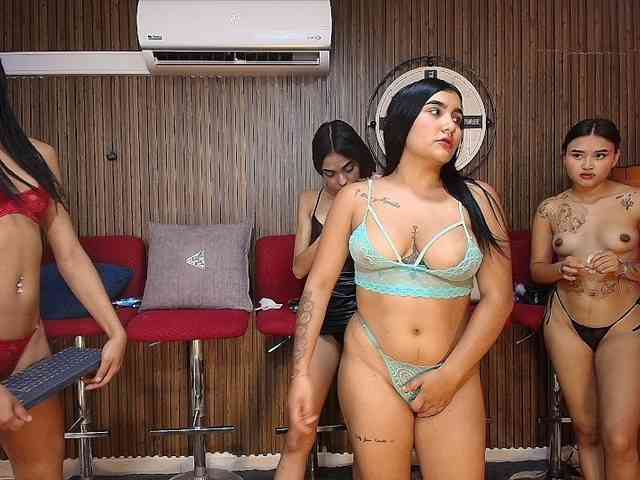 LatinsSquirting bongacams live cam model