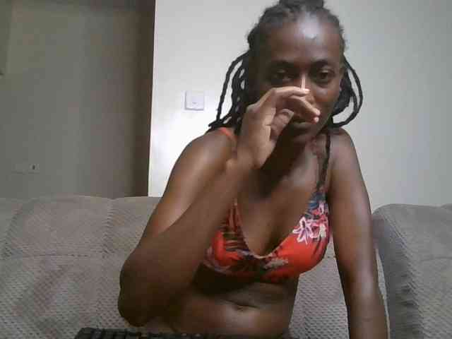 KissMeCoco bongacams live cam model