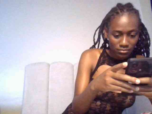 KissMeCoco bongacams live cam model