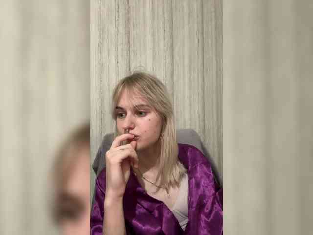 LizzuCrown bongacams live cam model