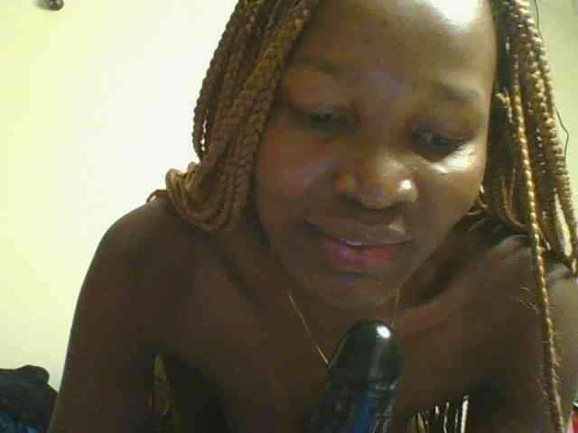 Jennyf bongacams live cam model