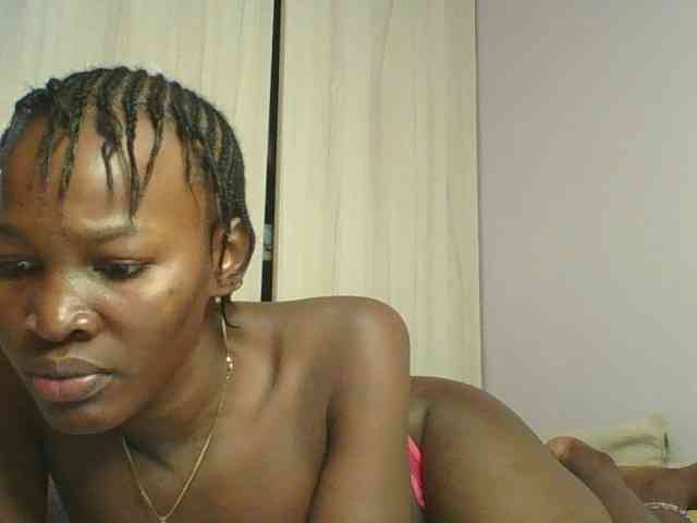 Jennyf bongacams live cam model
