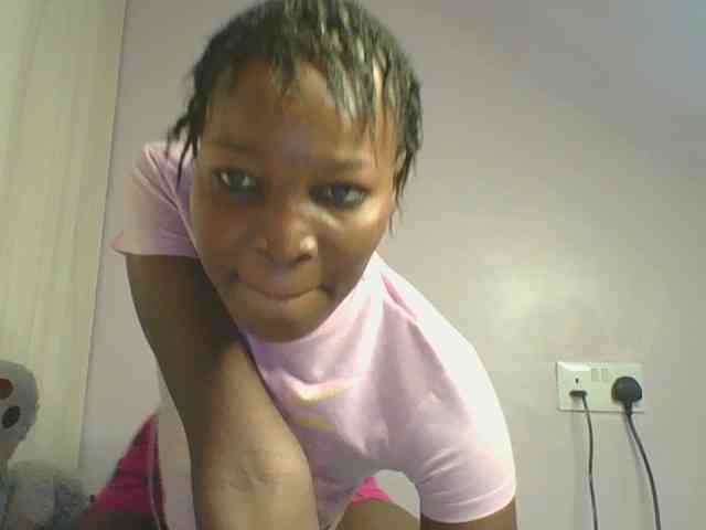 Jennyf bongacams live cam model