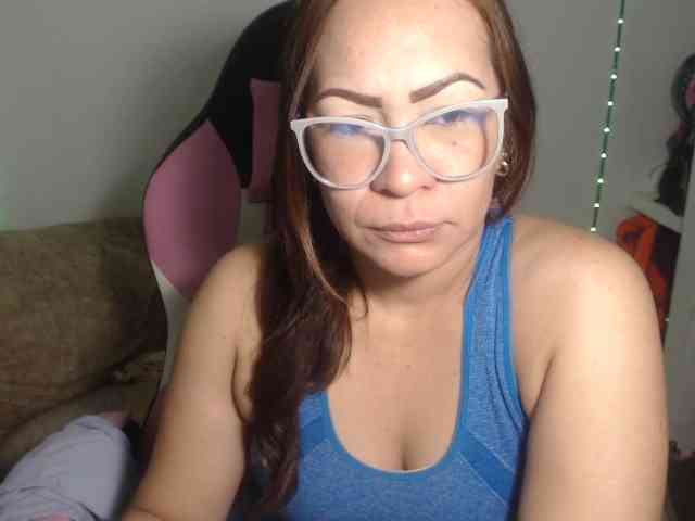 steeny77 bongacams live cam model
