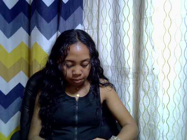 Oceane1 bongacams live cam model