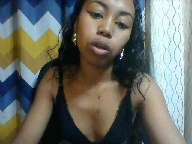 Oceane1 bongacams live cam model