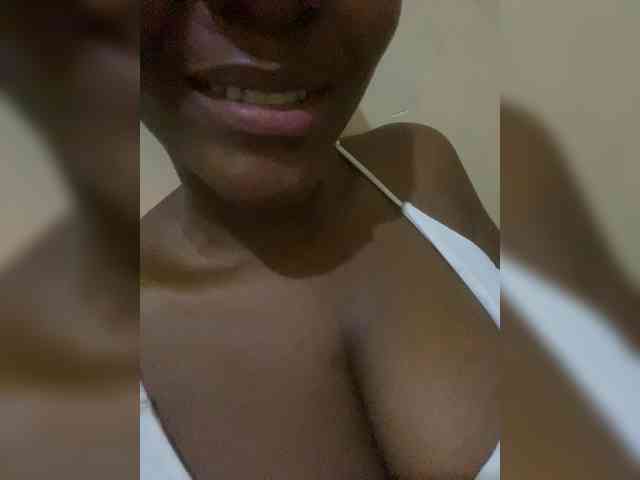 EbonySinclair bongacams live cam model