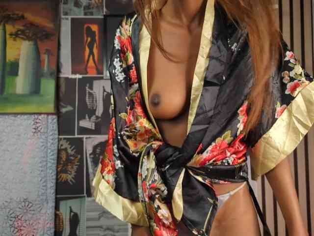 Nathascha bongacams live cam model