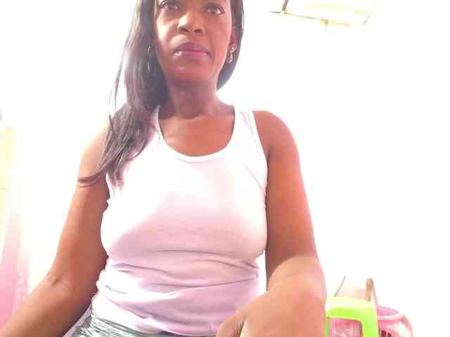 naughtysensual bongacams live cam model