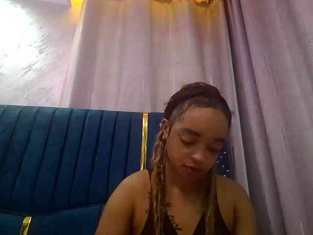Jean022 bongacams live cam model