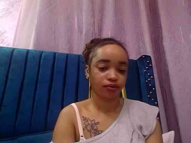 Jean022 bongacams live cam model