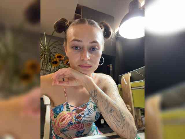 LunaStitch3 bongacams live cam model
