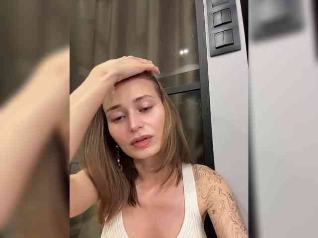 LunaStitch3 bongacams live cam model