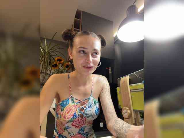 LunaStitch3 bongacams live cam model