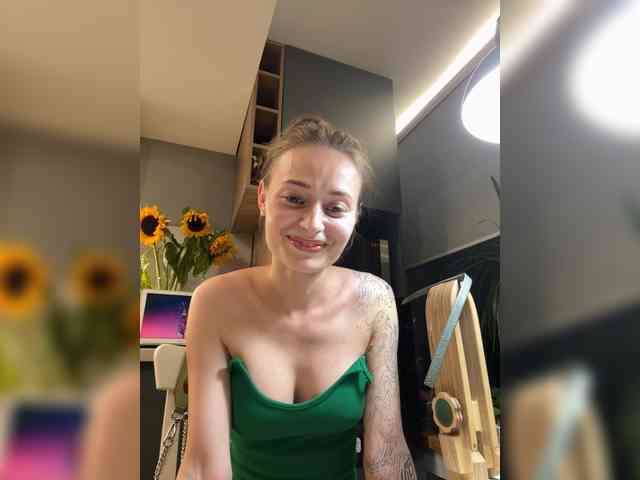 LunaStitch3 bongacams live cam model