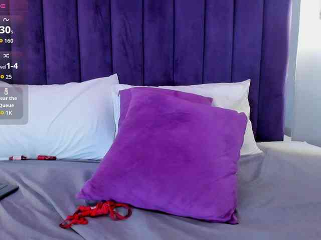 Charlotte-02 bongacams live cam model