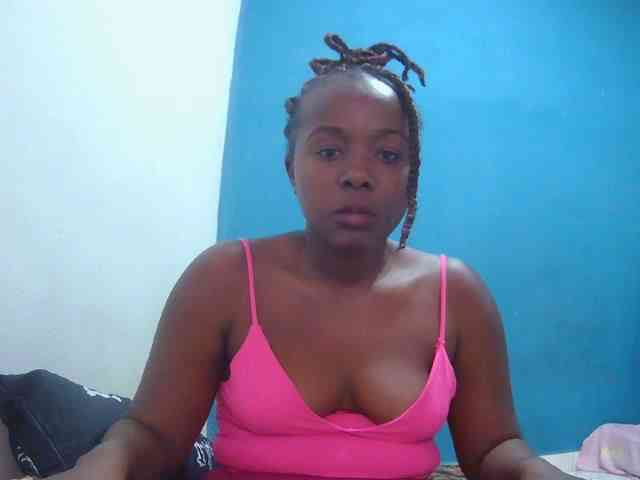Tinah2 bongacams live cam model