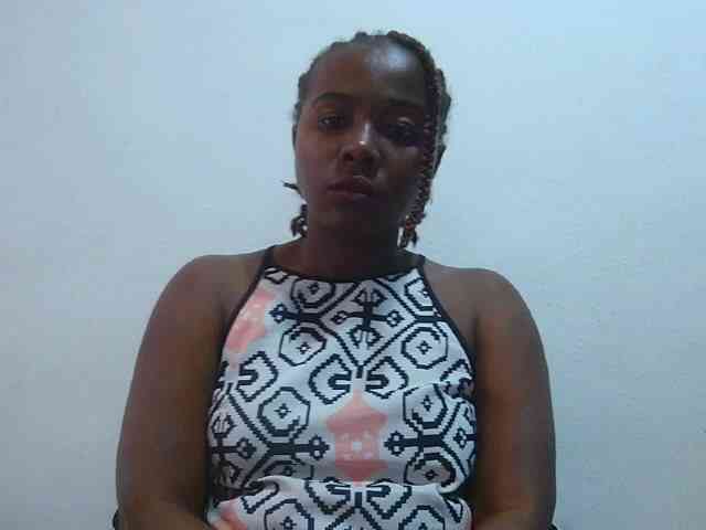 Tinah2 bongacams live cam model