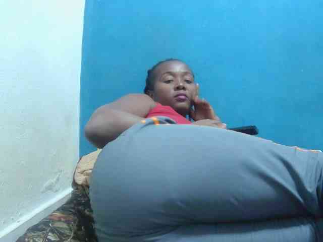 Tinah2 bongacams live cam model