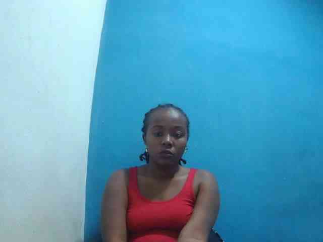 Tinah2 bongacams live cam model