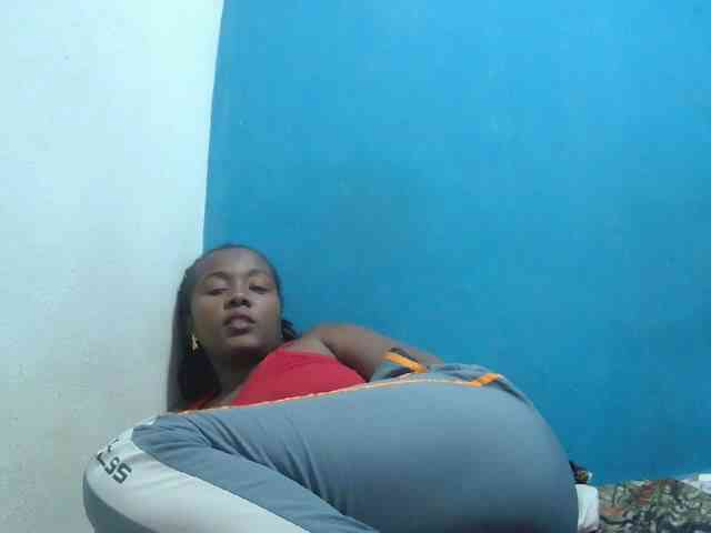 Tinah2 bongacams live cam model