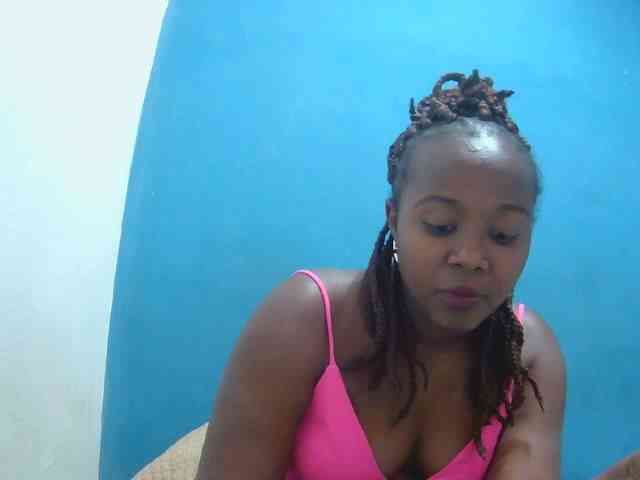 Tinah2 bongacams live cam model