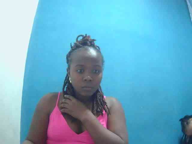 Tinah2 bongacams live cam model