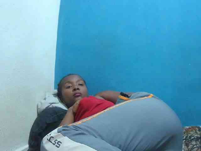 Tinah2 bongacams live cam model