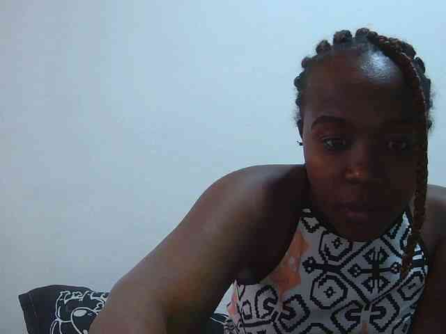 Tinah2 bongacams live cam model