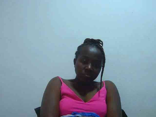 Tinah2 bongacams live cam model