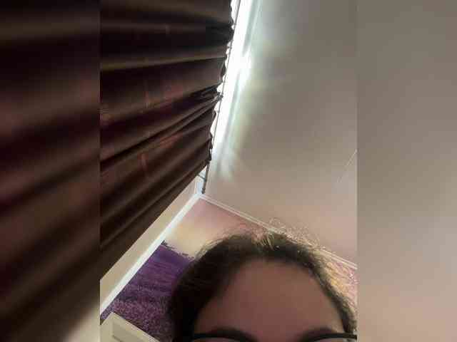 Sweet-butt bongacams live cam model