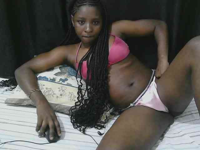 Hadijah bongacams live cam model