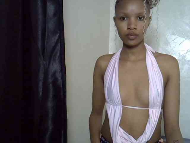 Luiza22 bongacams live cam model