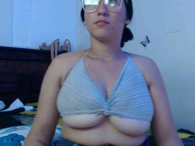 Angela1-1 bongacams live cam model