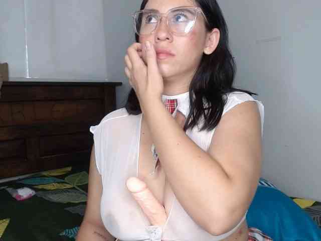 Angela1-1 bongacams live cam model