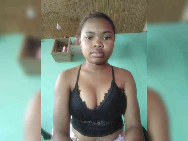 Nathykis bongacams live cam model