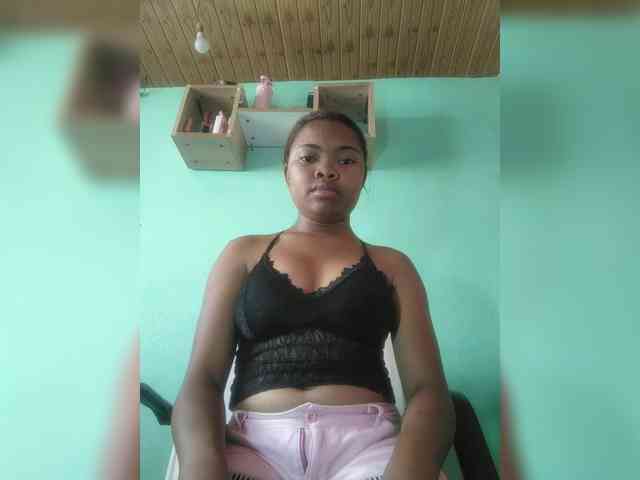 Nathykis bongacams live cam model