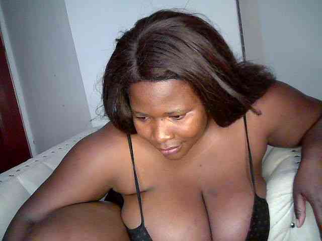 Candyboob bongacams live cam model