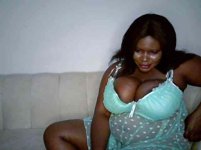 Candyboob bongacams live cam model